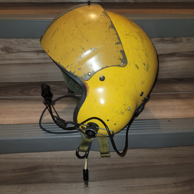 Scrace military 60s helicopter flight helmet in Arts & Collectibles in Red Deer - Image 4