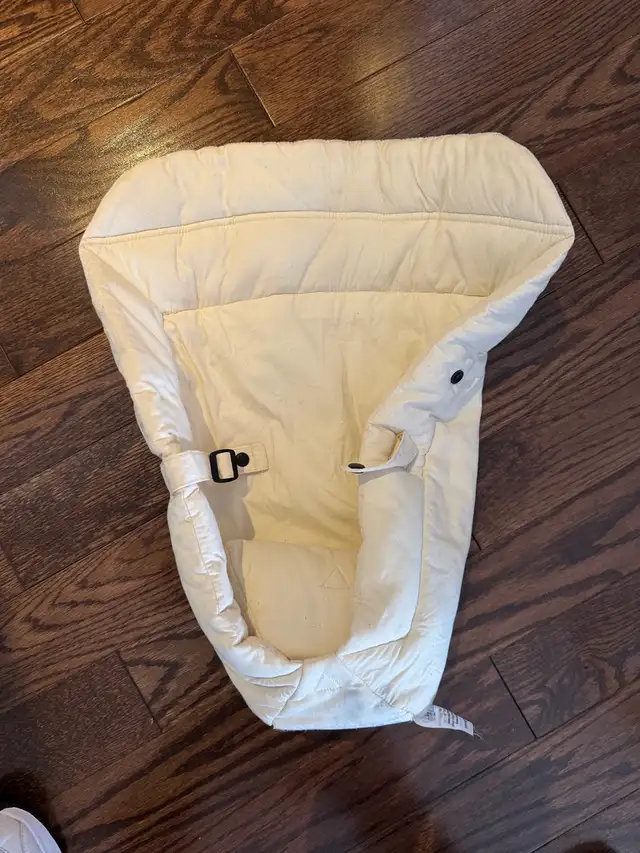 Ergo Baby Infant insert  in Strollers, Carriers & Car Seats in Oshawa / Durham Region - Image 2