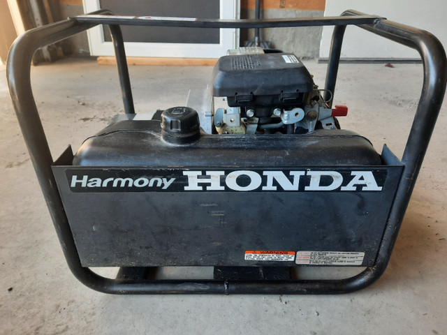 Honda Harmony EN 2500 gas powered generator in Outdoor Tools & Storage in Calgary
