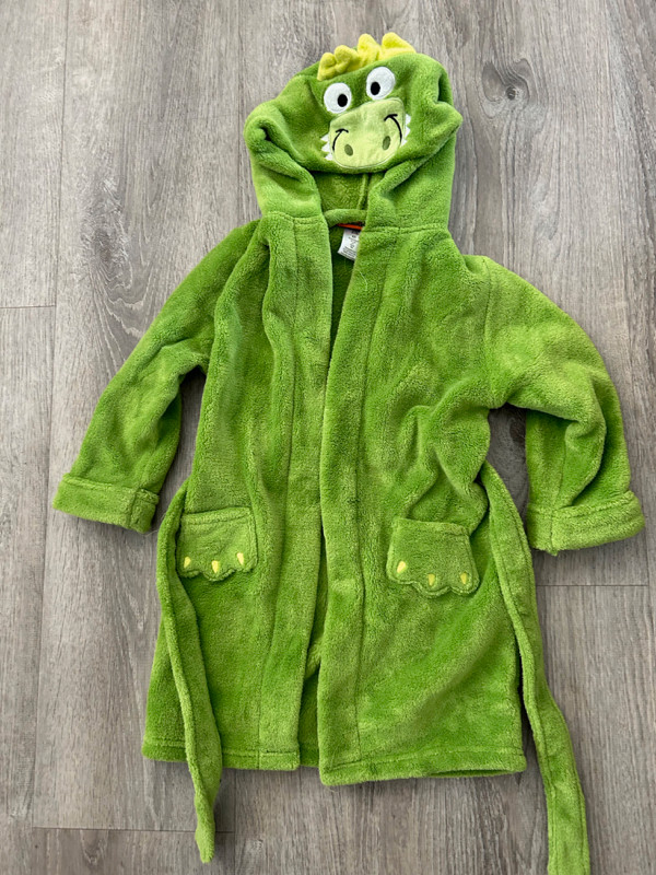 Kids' robe (Size 4/5) in Clothing - 4T in Winnipeg