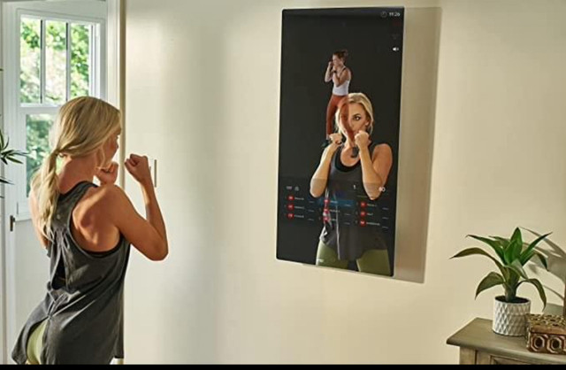 Echelon Reflect 40 inch Smart Mirror in Exercise Equipment in Mississauga / Peel Region - Image 3