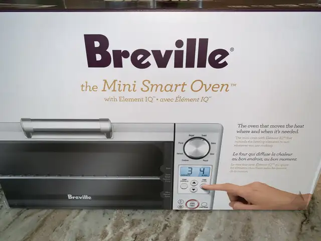 BREVILLE Mini Smart toaster oven in Toasters & Toaster Ovens in Markham / York Region - Image 2