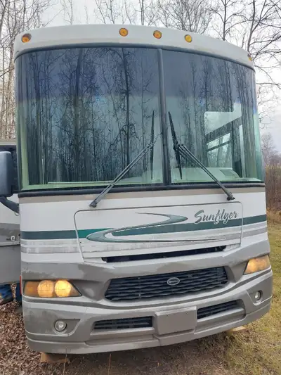 36 feet long and mechanically sound • Approximately 164,000 KM •8.1 Vortec V8 Chevrolet fuel injecti...