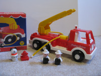 FISHER PRICE LITTLE PEOPLE FIRE TRUCK