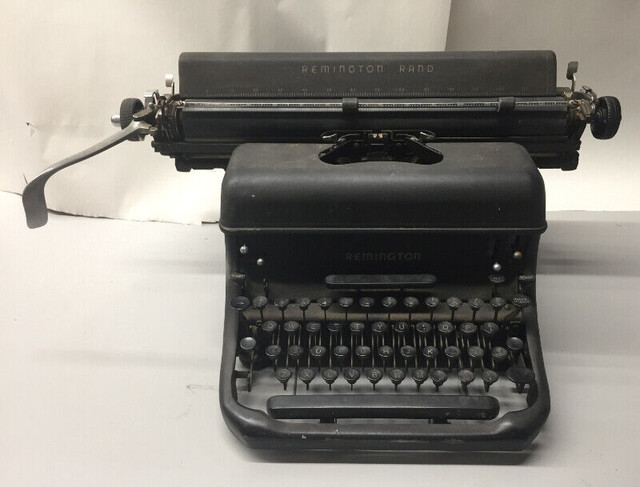 AM582 Vtg Remington Rand 1949 Standard No. 17 Typewriter in Arts & Collectibles in Oshawa / Durham Region