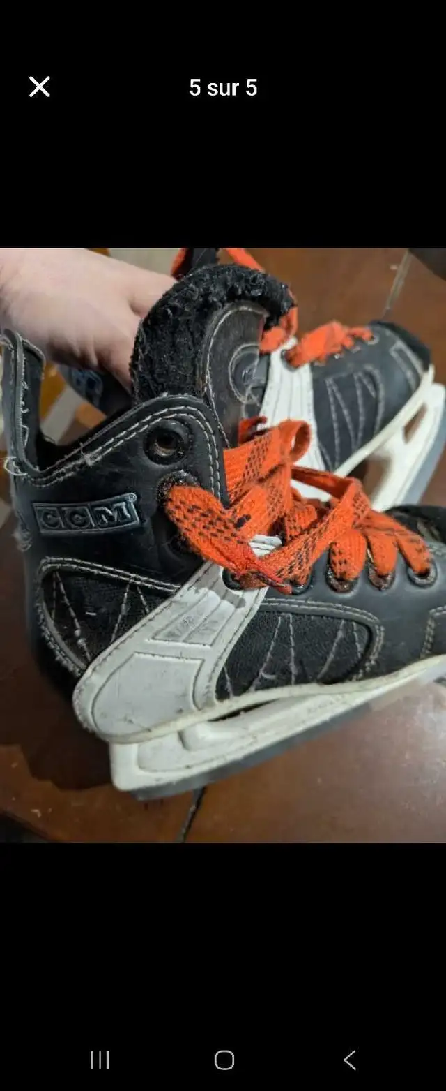 2 children's hockey skates62854390828289124