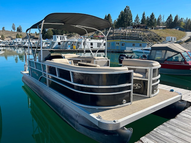 2016 Montego Bay Pontoon Boat in Powerboats & Motorboats in Cranbrook - Image 4
