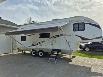 Family 5th Wheel – 28 ft Slide-Out – Bunks – Ready to Camp Selling a very well-maintained 2011 Fores...
