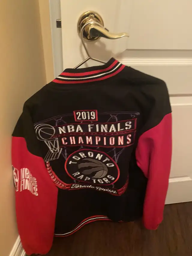 Toronto Raptors jacket  and reversible in Men's in Mississauga / Peel Region - Image 3