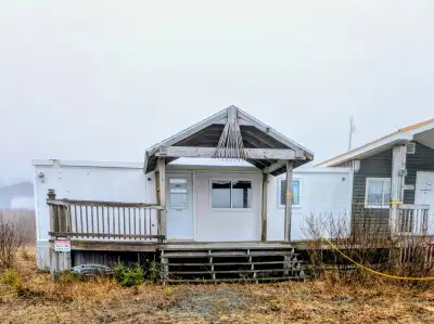 Roadside takeout restaurant for rent. A unique business opportunity. This former roadside takeout re...