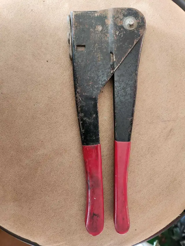 Riveter Tool in Hand Tools in Windsor Region - Image 2