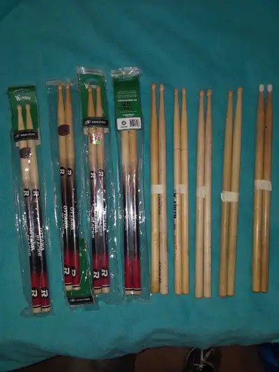 Pairs on left in green packaging are 2B maple with Ottawa RedBlacks logo paint Others are: 2B oak 2B...