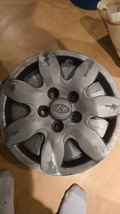 Laurenn G fit as 195/65R15 summer tires and rims. See attached pictures for reference. 514-553-3105