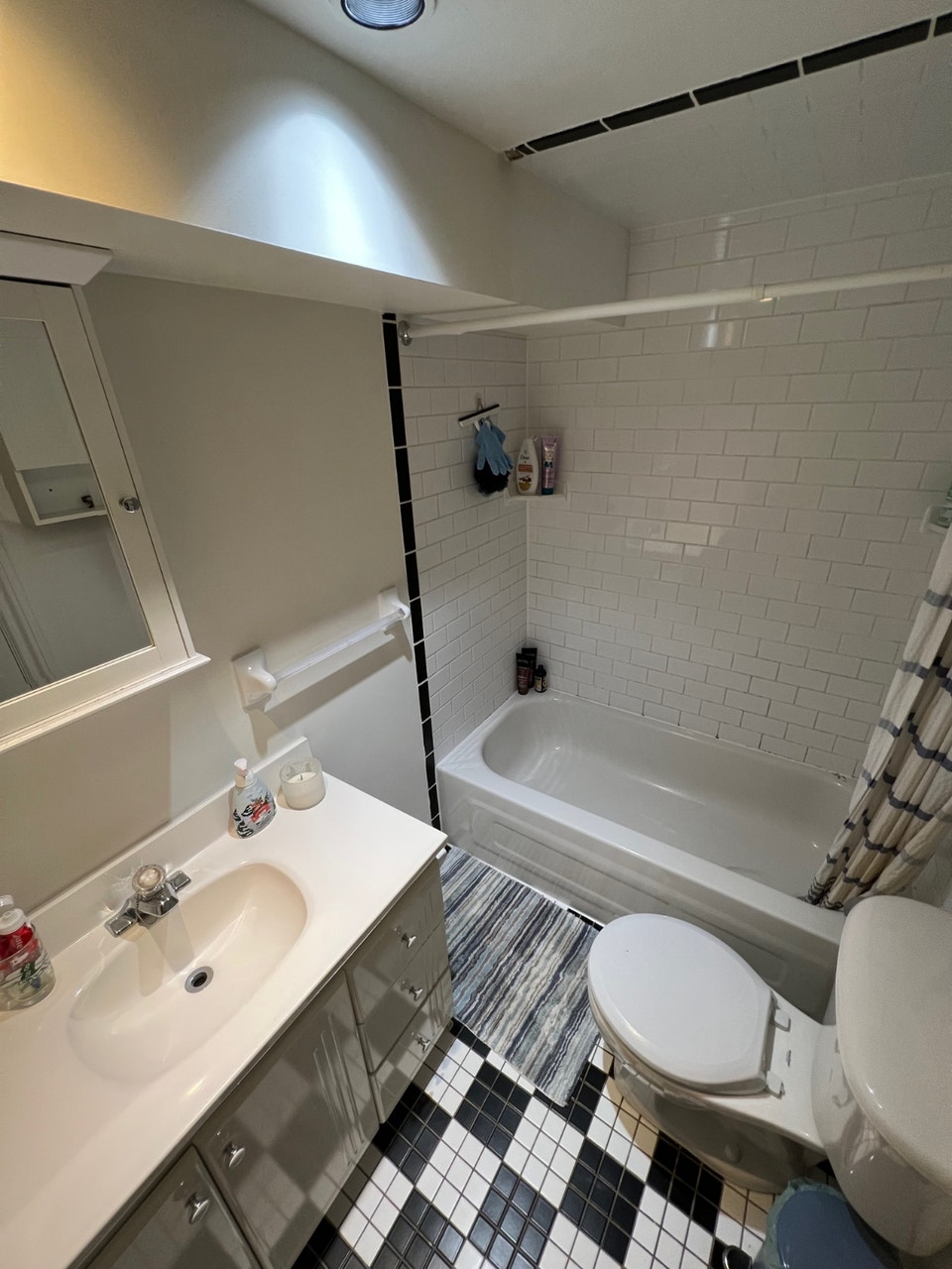 One Bedroom Basement Apartment - Harbord Village 5