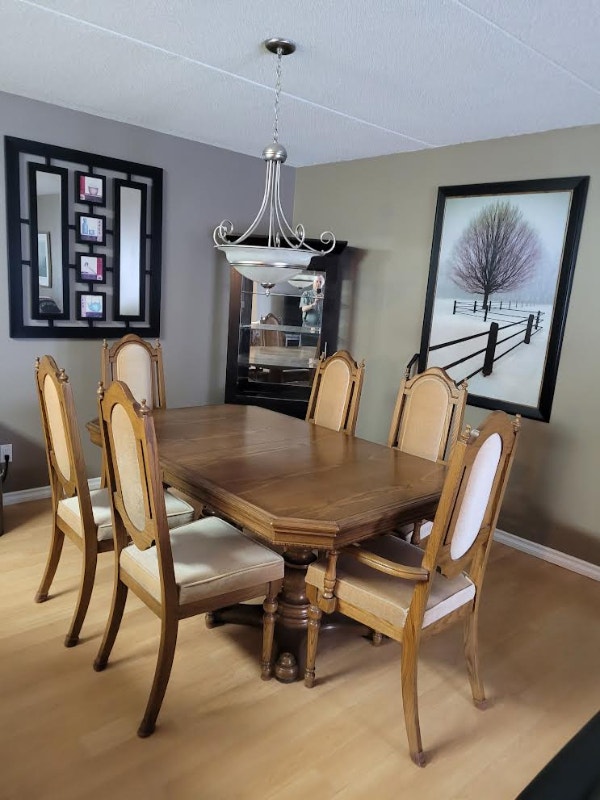 Solid Oak Dinning Room Table & 6 Chairs , Dining Tables & Sets