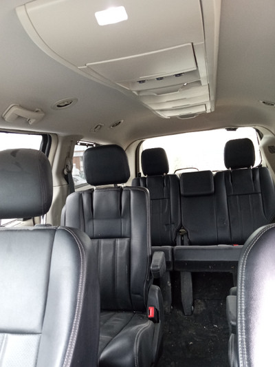 2013 Town and Country TOURING Gray Loaded Minivan Leather 7 Seat