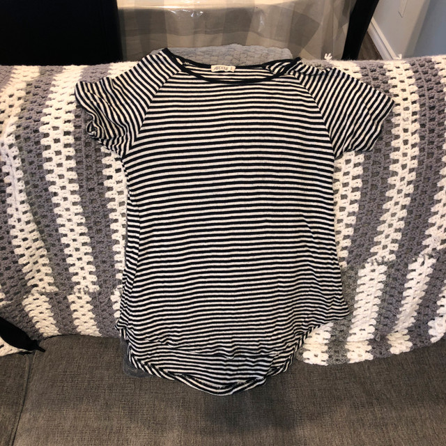 Black and White Stripped Top in Women's - Tops & Outerwear in Windsor Region - Image 2