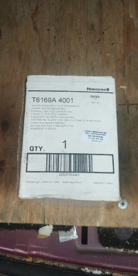 Honeywell  T6169A4001 Fan Coil Thermostats NEW IN BOX