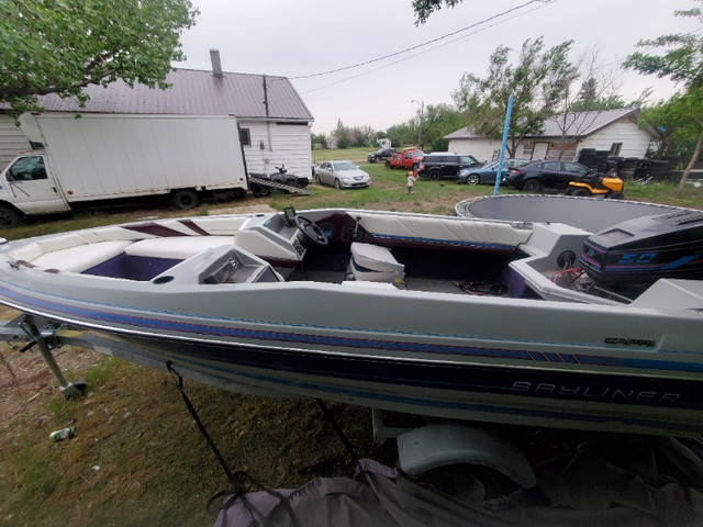 Open bow Bayliner Capri, fish finder, nice little boat in Powerboats & Motorboats in Swift Current - Image 3