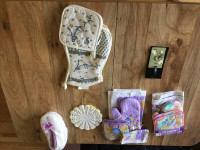 Easter oven mitts, pot holder, tablier, couvre table