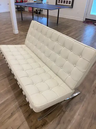 Barcelona Accenr Couch Excellent Condition with elegant Pouring White color 59 inch long 16 inch tal...