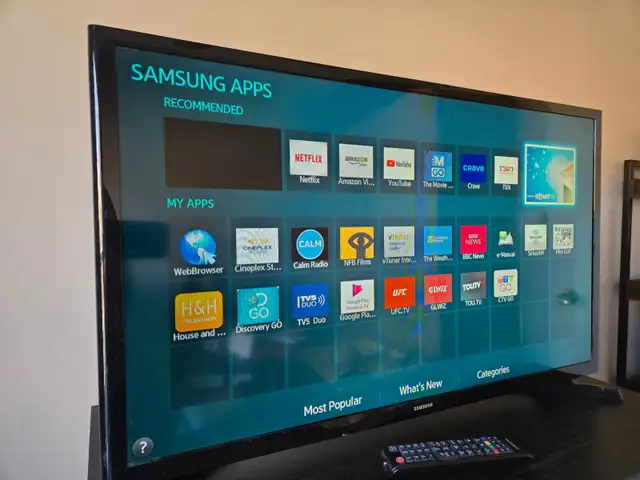 32" Samsung Smart TV in TVs in City of Montréal - Image 4