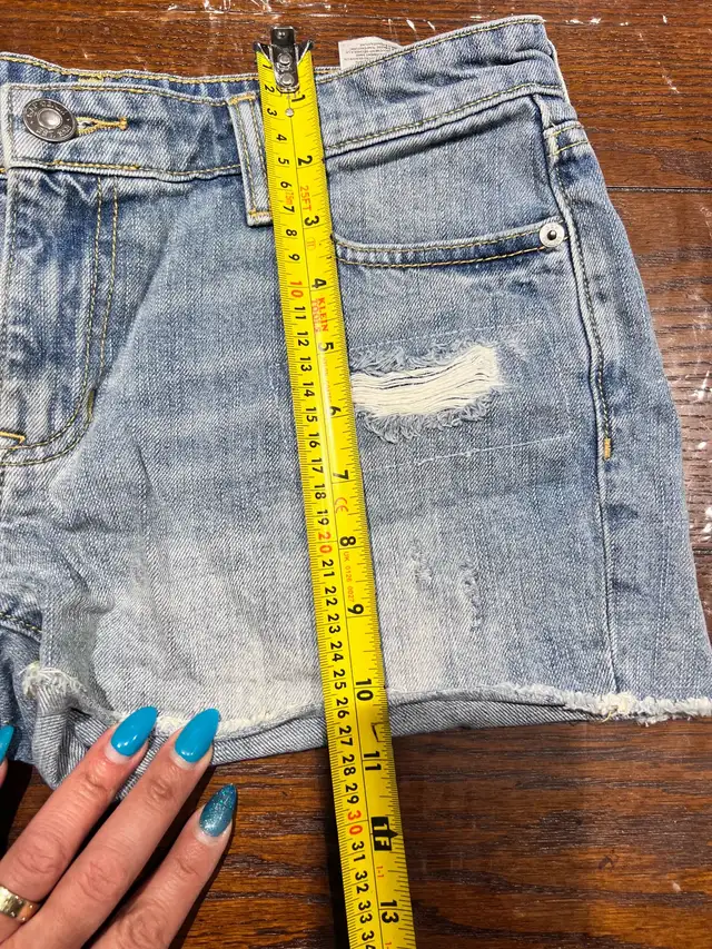 Women’s Jean shorts in Women's - Bottoms in City of Toronto - Image 4