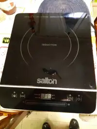 Cuisiniere à induction portable / Portable induction cooktop.