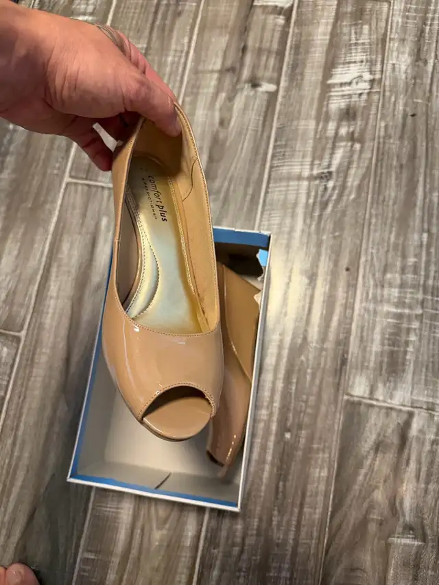 Women’s Size 7 Open Toe Shoes in Women's - Shoes in Mississauga / Peel Region - Image 4