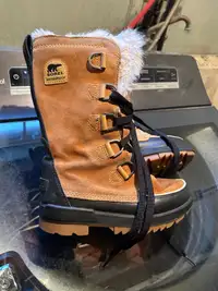 Women’s sorel winter boots size 6