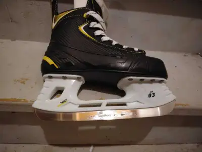 Vic Hockey Skates Size 4, View more