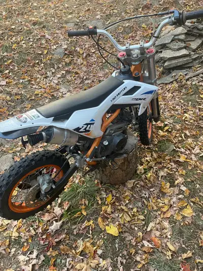 Runs good. $800 need rent money. Thanks. Call or text. 5198036197