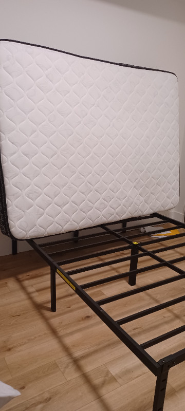 Twin- sized Comfort Royal mattress & Frame dans Lits et matelas  à Moncton - Image 2