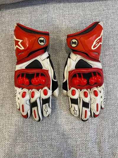 I'm selling a pair of Alpinestars GP Pro motorcycle gloves in size large. These gloves are designed...