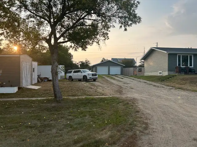 Beautiful house for sale or possible rent.63672016972801124