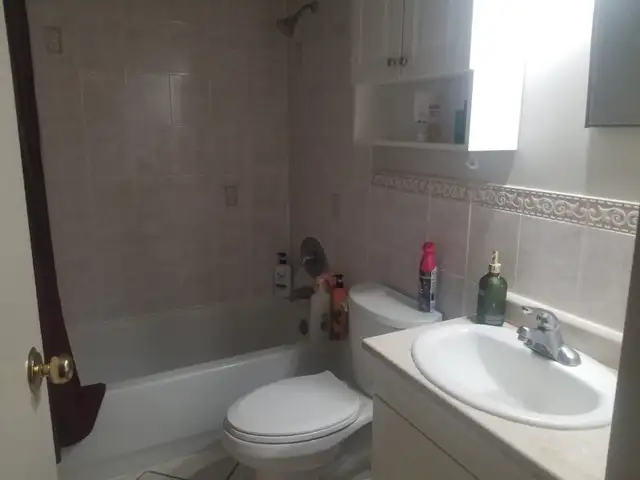 Single private room available to rent in Room Rentals & Roommates in Kitchener / Waterloo - Image 3