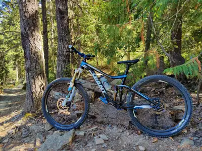 Selling 2014 Giant Trance 27.5 (Custom) in medium size (for riders 5’-7” to 5’-11”). This bike can d...
