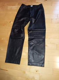 SUPERBE PANTALON  DE CUIR ARMANI POUR HOMME.