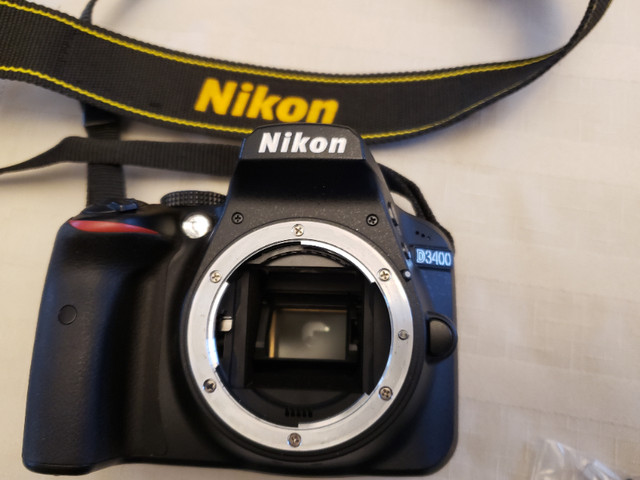Nikon D3400 DSLR Camera w 4 Lenses, Hoods, Tripod and Cases in Cameras & Camcorders in Penticton - Image 2
