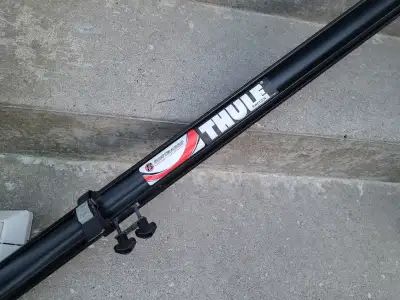 Used few times, excellent condition roof top bike carrier, front fork mount to hold the bike. very u...