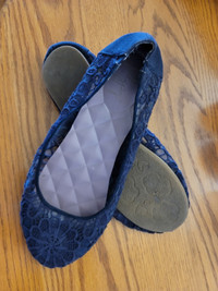 ***Size 8, Blue, "Jelly Pop", Lace Flats, With Cushioned Sole***