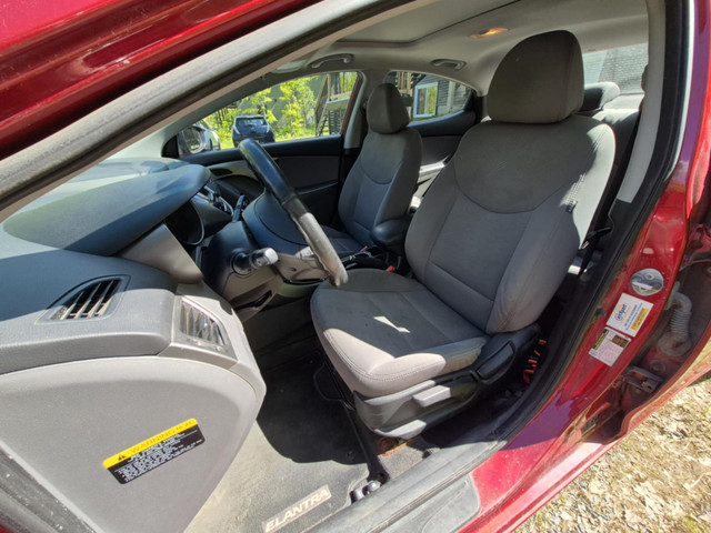 Hyundai Elantra 2013manuel 6 vitesses dans Autos et camions  à Sherbrooke - Image 4