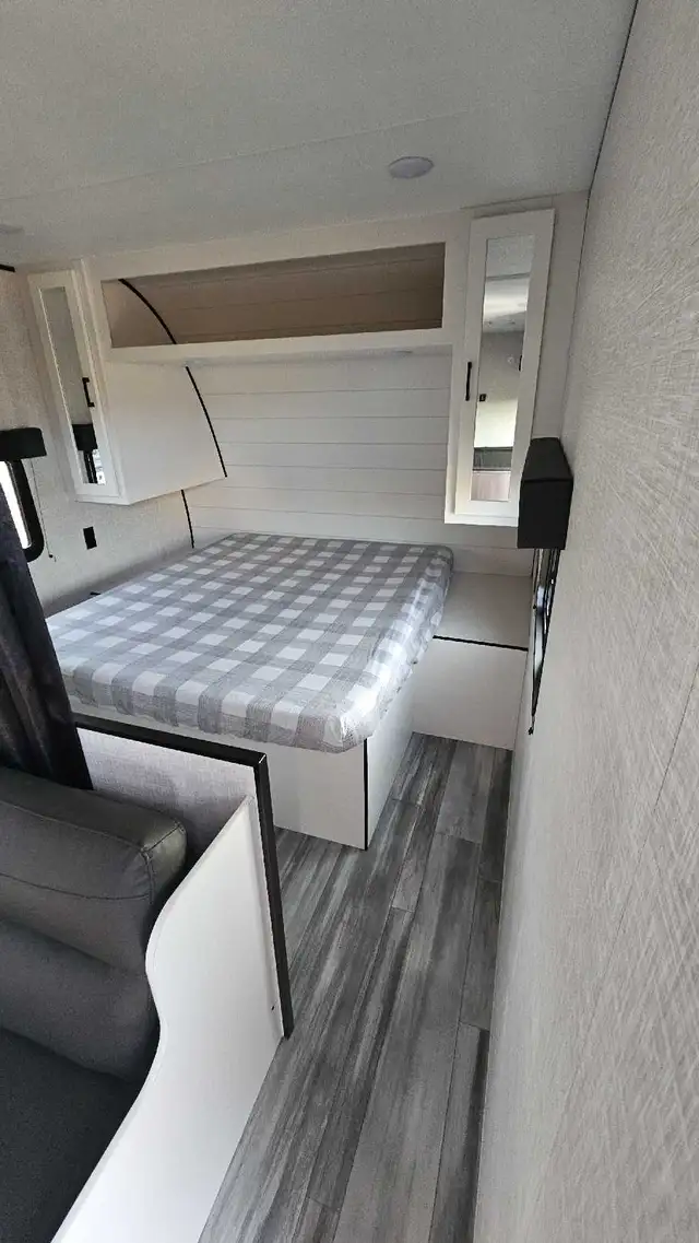 Fall Price Drop! Bunkhouse 2024 Jayco Travel Trailer in Fishing, Camping & Outdoors in Muskoka - Image 6