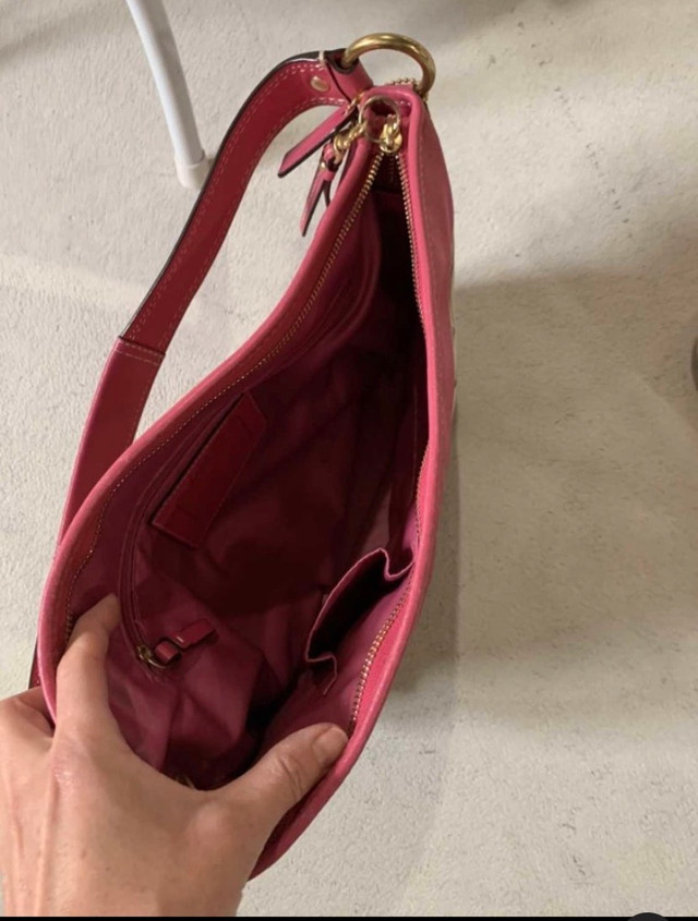 Coach purse excellent condition in Women's - Bags & Wallets in Markham / York Region - Image 2