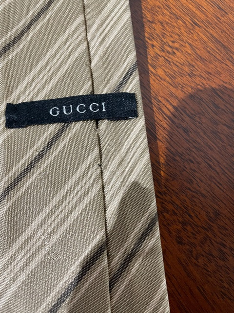 Gucci cravate authentique/ tie dans Hommes  à Ouest de l’Île - Image 2