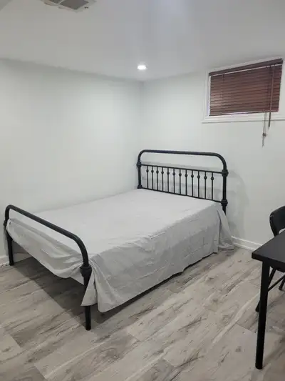 Mamaster university 6 bedroom detached house for $4500