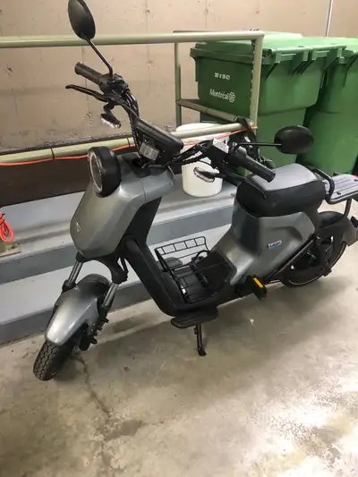 Niu uki+électrique,vitesse maximale 32 kilomètre,autonomie 65/115 kl,puissance 500w,kilométrage 300,...