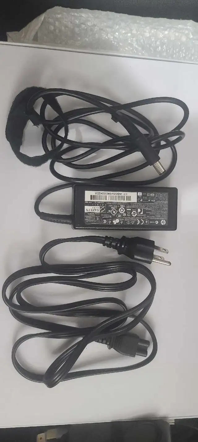 HP Laptop Power Adapter in Laptop Accessories in City of Montréal - Image 2