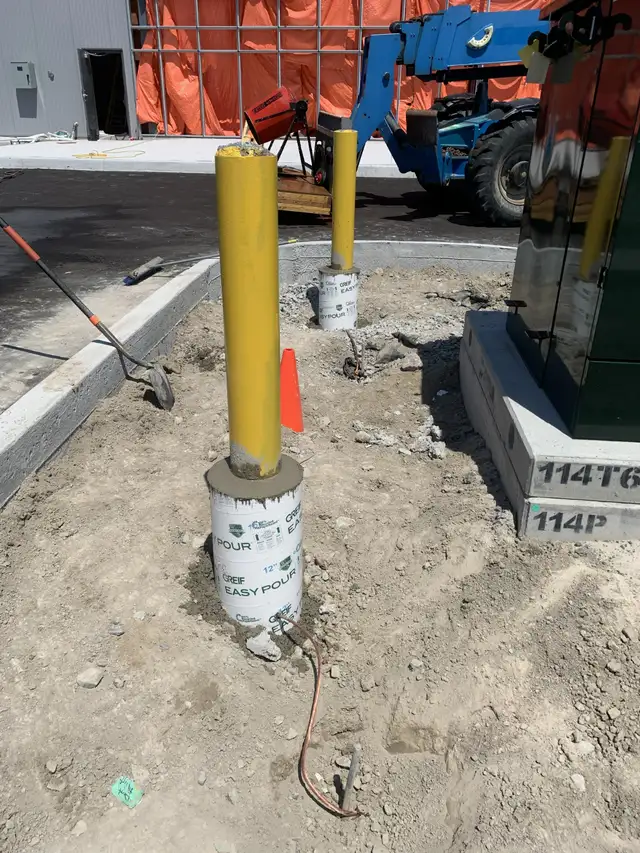 Security galvanized gates & fence, safety bollards, concrete in Snow Removal & Property Maintenance in City of Toronto - Image 7