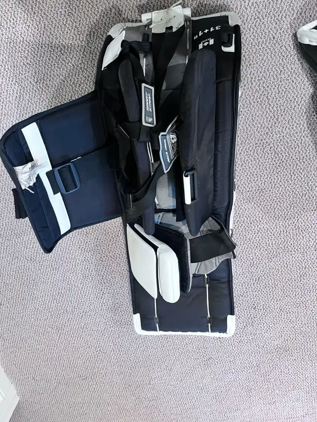Brian's Alite AirPac hockey goalie leg pads 31+1" in Hockey in Calgary - Image 4